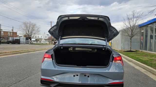 2021 Hyundai Elantra - Image 14