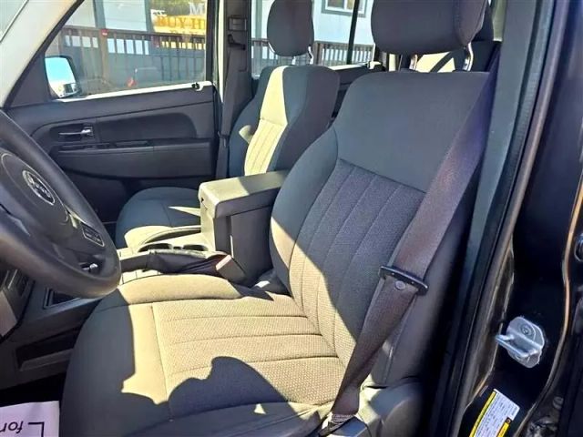 2011 Jeep Liberty - Image 12