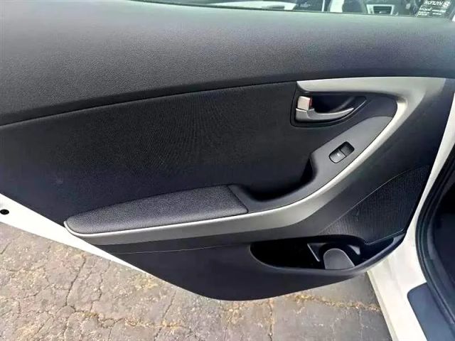 2015 Hyundai Elantra - Image 21