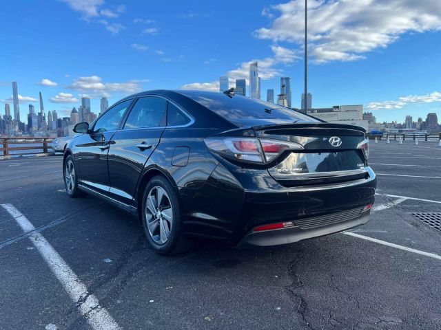 2016 Hyundai Sonata Hybrid Limited Sedan 4d - Image 5