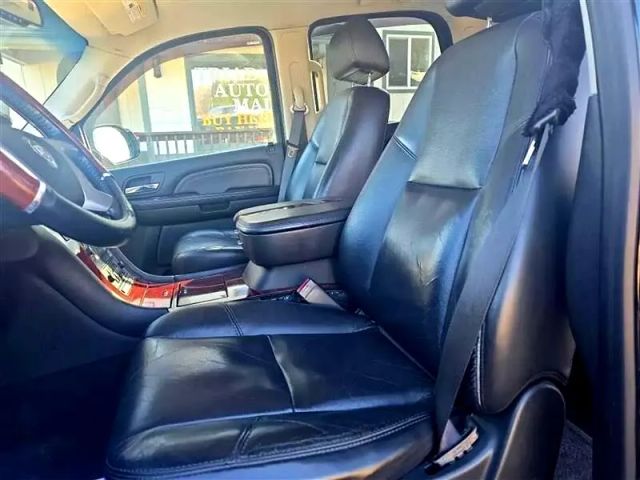 2007 Cadillac Escalade - Image 12