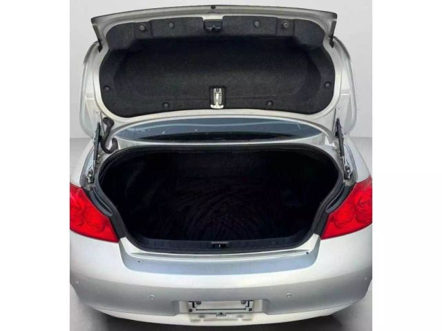 2010 Infiniti G - Image 35