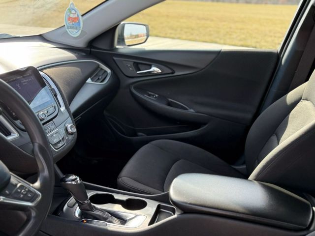 2020 Chevrolet Malibu - Image 14