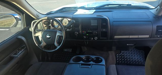 2009 Chevrolet Silverado 1500 Extended Cab - Image 12