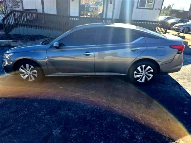 2020 Nissan Altima - Image 8