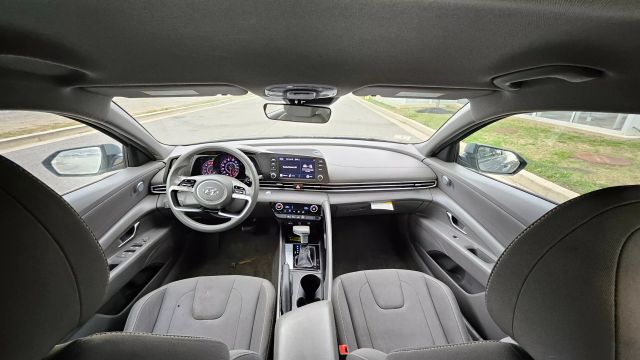 2021 Hyundai Elantra - Image 24