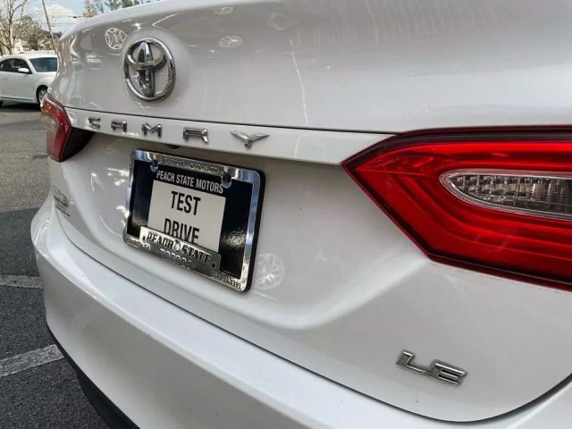 2018 TOYOTA CAMRY SEDAN WHITE AUTOMATIC - Peach State Motors