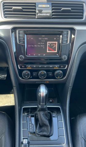2018 VOLKSWAGEN PASSAT SEDAN 4-CYL, TURBO, 2.0 LITER 2.0T R-LINE SEDAN 4D