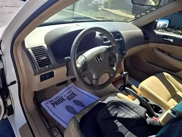 2005 Honda Accord - Image 11