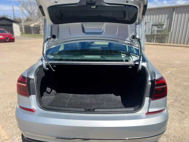 2018 VOLKSWAGEN PASSAT SEDAN 4-CYL, TURBO, 2.0 LITER 2.0T R-LINE SEDAN 4D
