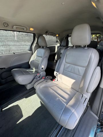2016 Toyota Sienna - Image 22