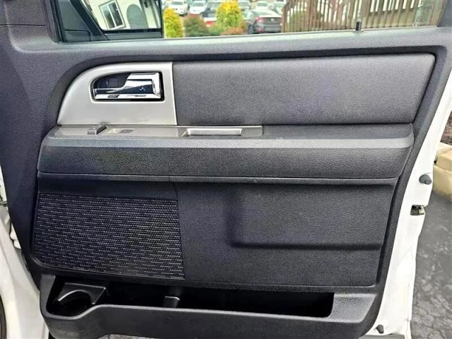 2017 Ford Expedition - Image 13