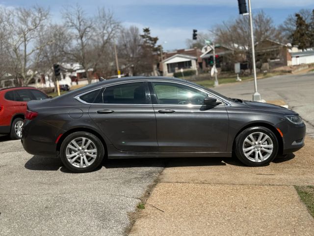 2017 Chrysler 200 - Image 3