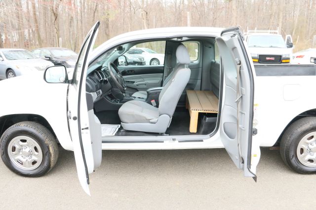 2015 Toyota Tacoma Access Cab - Image 9