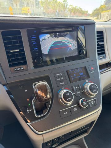 2016 Toyota Sienna - Image 24