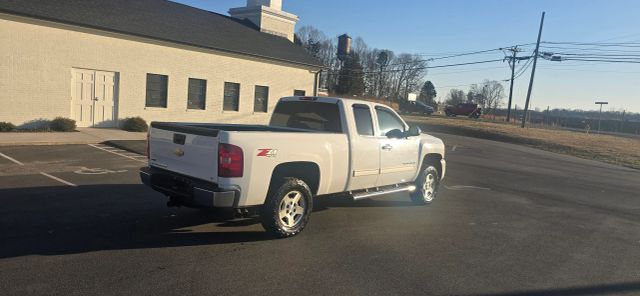 2009 Chevrolet Silverado 1500 Extended Cab - Image 3