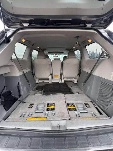 2011 Toyota Sienna Xle Minivan 4d - Image 13