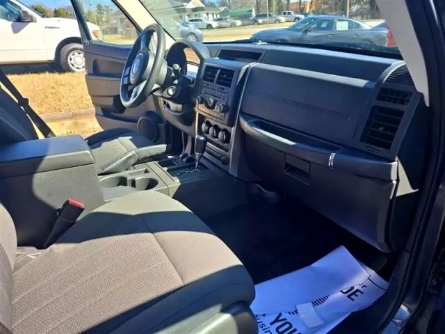 2011 Jeep Liberty - Image 14