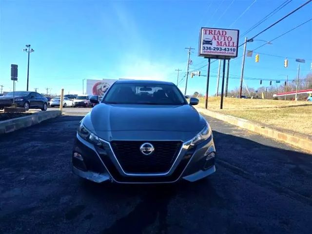 2020 Nissan Altima - Image 2