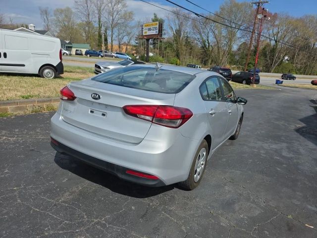 2017 Kia Forte - Image 4