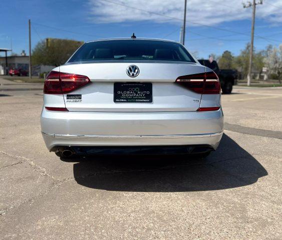 2018 VOLKSWAGEN PASSAT SEDAN 4-CYL, TURBO, 2.0 LITER 2.0T R-LINE SEDAN 4D