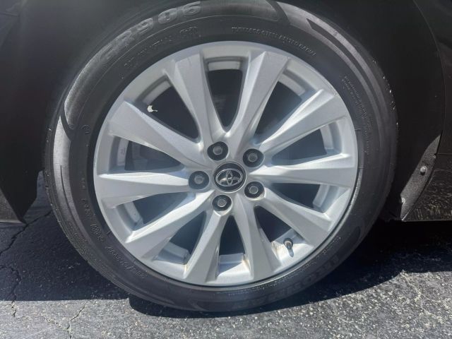 2019 Toyota Camry - Image 13