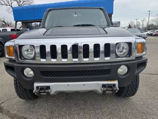 2009 Hummer H3 - Image 2