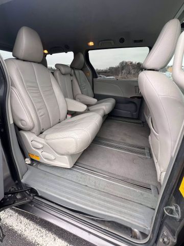 2011 Toyota Sienna Xle Minivan 4d - Image 18