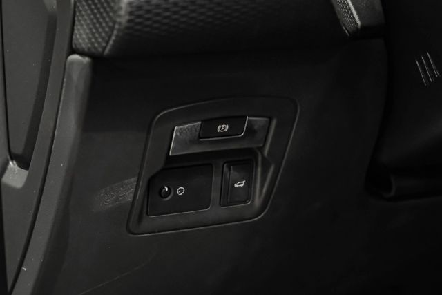 2018 Land Rover Range Rover Velar S Sport Utility 4d - Image 39
