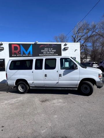 2013 Ford E350 Super Duty Passenger Xl Van 3d - Image 3