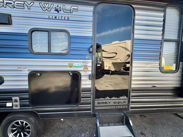 2022 Cherokee By Forest River Grey Wolf - Image 23