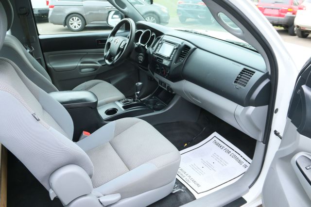 2015 Toyota Tacoma Access Cab - Image 16