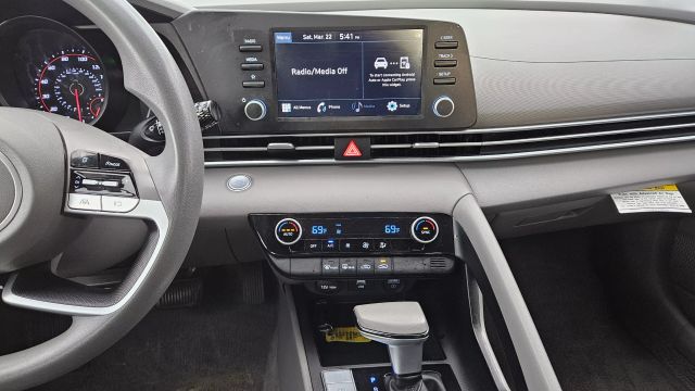 2021 Hyundai Elantra - Image 27