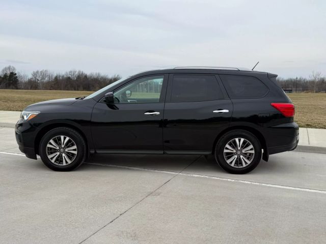 2017 Nissan Pathfinder - Image 4