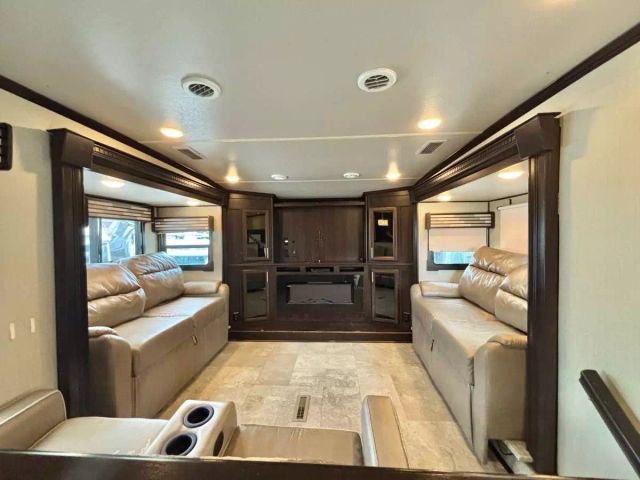2018 Forest River Palomino Columbus - Image 15