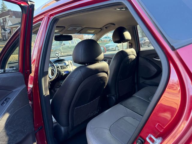 2012 Hyundai Tucson - Image 16