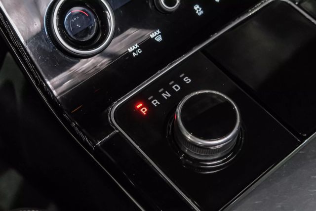 2018 Land Rover Range Rover Velar S Sport Utility 4d - Image 28