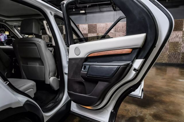 2017 Land Rover Discovery Hse Luxury Sport Utility 4d - Image 50