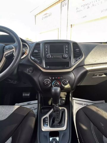 2014 Jeep Cherokee - Image 11
