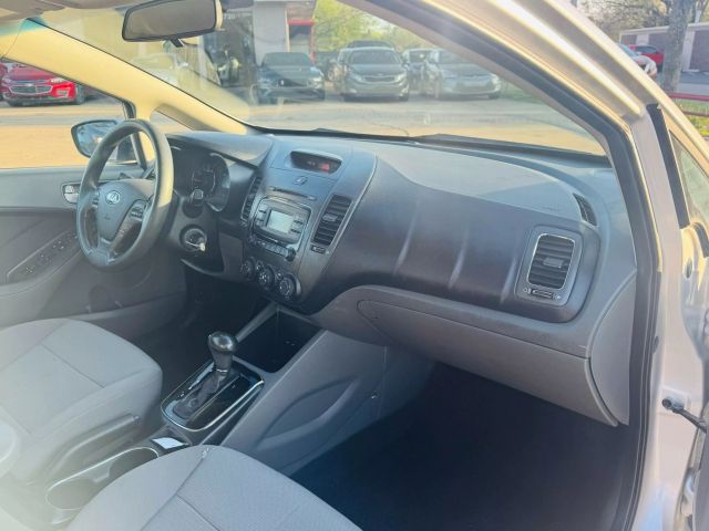 2018 Kia Forte - Image 19