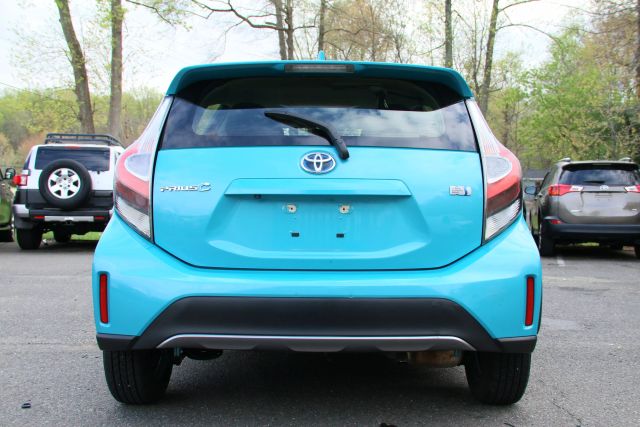 2018 Toyota Prius C - Image 6