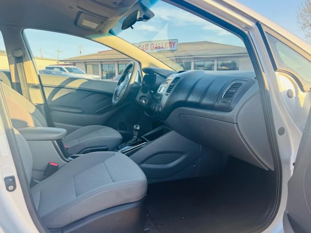 2018 Kia Forte - Image 18