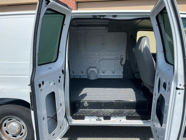2005 Ford E150 Super Duty Cargo - Image 41