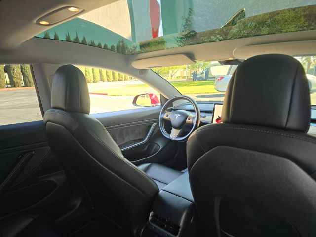 2018 Tesla Model 3 - Image 31
