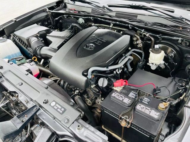 2018 Toyota Tacoma Double Cab - Image 13