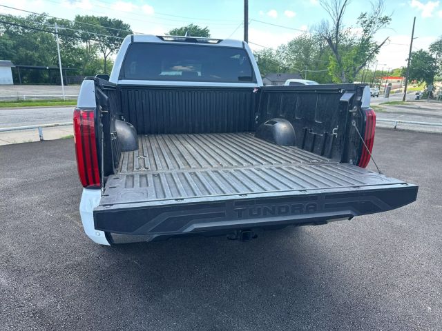 2022 Toyota Tundra Crewmax - Image 10