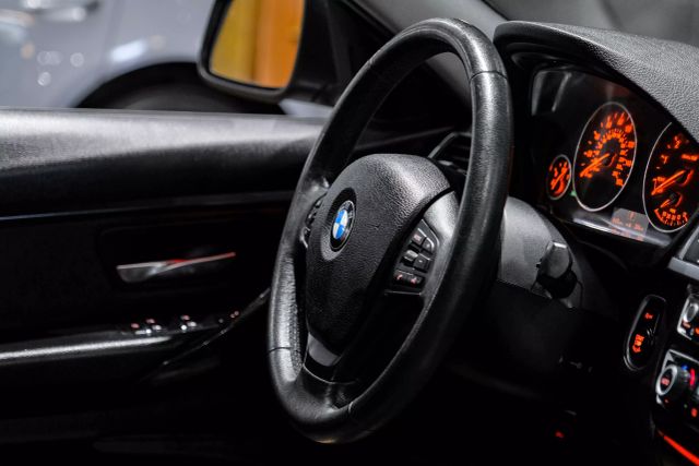 2018 Bmw 3 Series 320i Xdrive Sedan 4d - Image 12