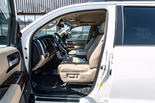 2014 TOYOTA SEQUOIA SUV WHITE AUTOMATIC - Auto Masters of Carolinas