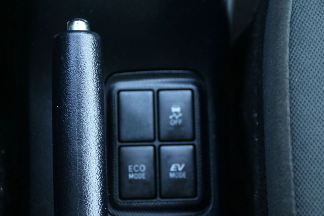 2018 Toyota Prius C - Image 60