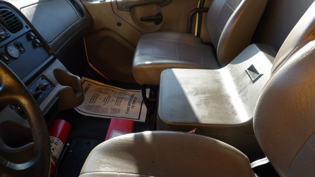 2019 Freightliner M106 - Image 5